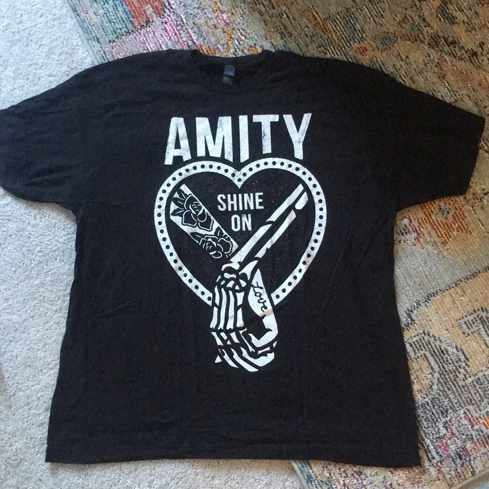 NWOT AMITY SHINE ON T SHIRT